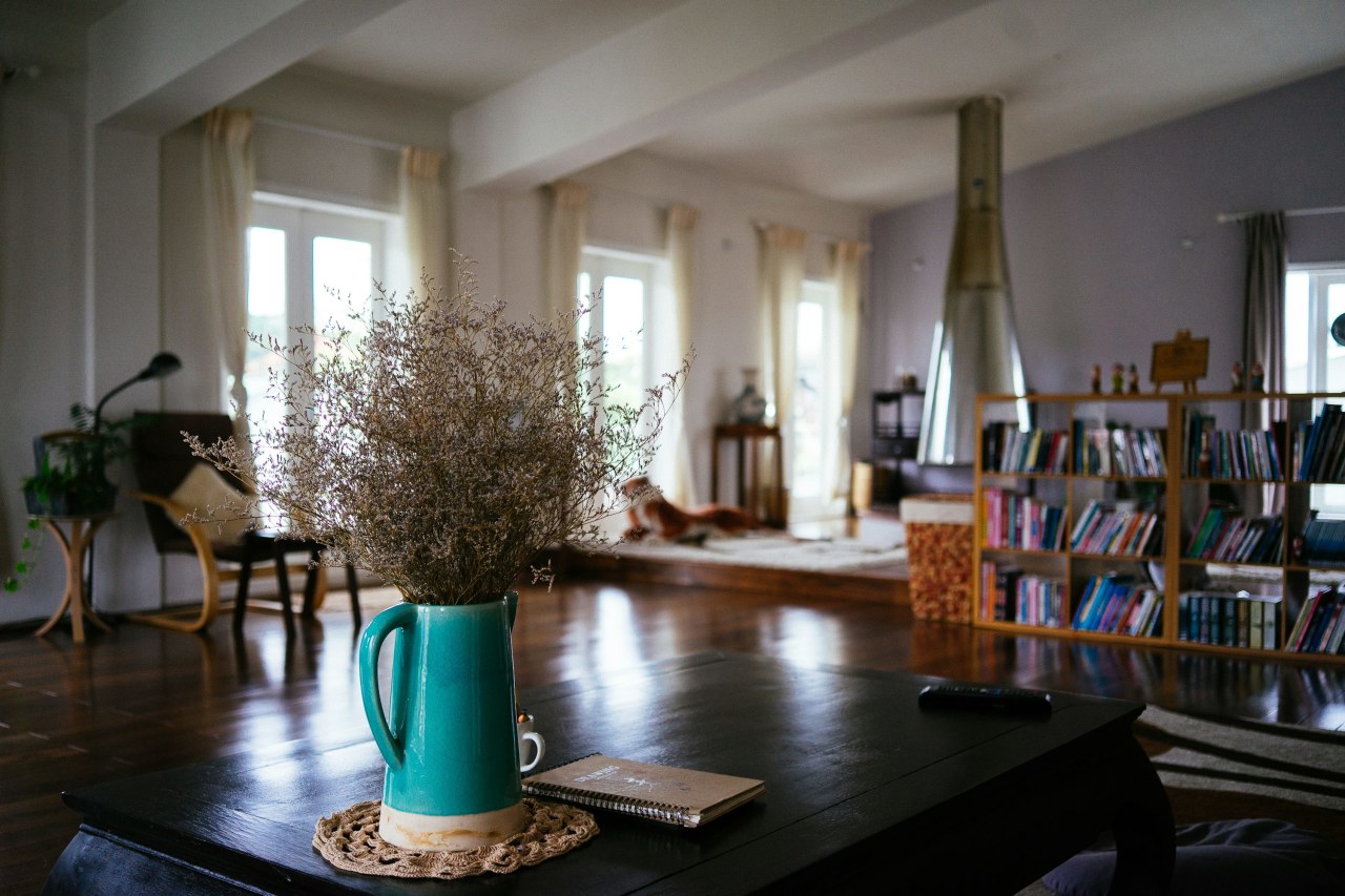 Как сделать бюджетный декор своими руками: простые лайфхаки для дома