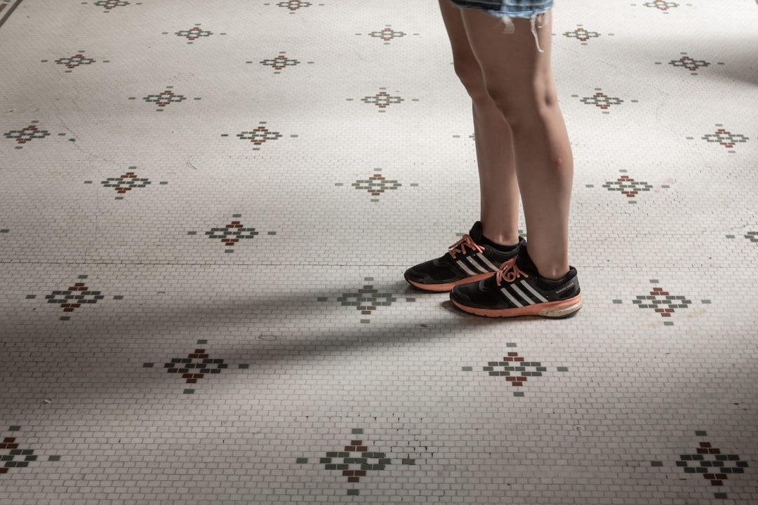 Що краще для підлоги: ламінат чи паркет? Порівнюємо плюси й мінуси