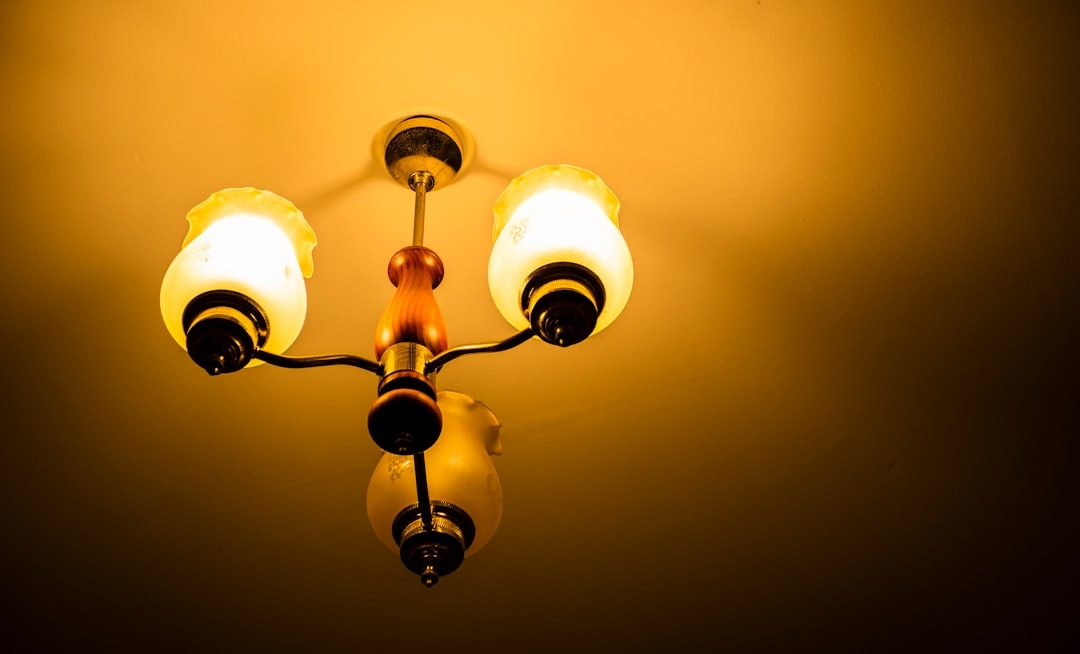 Як вибрати освітлення для різних кімнат у домі: поради експертів